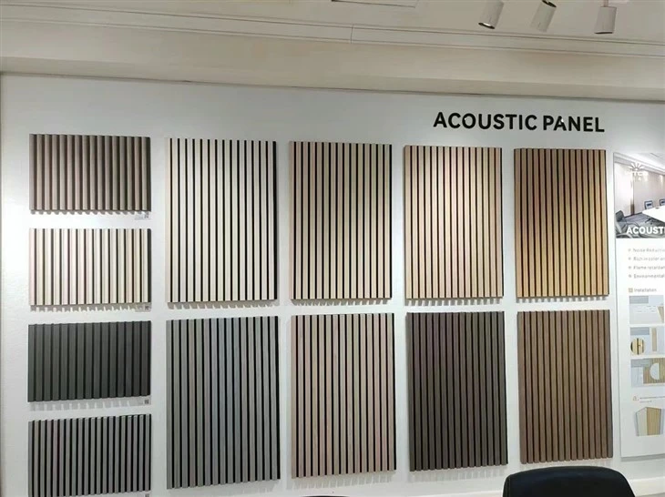 Panell de fusta acústica insonoritzat Akupanel per al dormitori